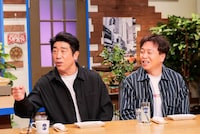 左から、原口あきまさ、ホリ