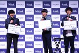 シック・ジャパン株式会社の「Schick HYDRO リニューアル・肌ケア啓発PRイベント」に登壇した、たくろう、津田健次郎（左）