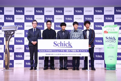 写真撮影に臨む、たくろう、津田健次郎