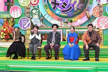 「陶芸の才能ランキング」 に挑む（左から）萬田久子、室井滋、片桐仁、ベッキー、令和ロマン・松井ケムリ