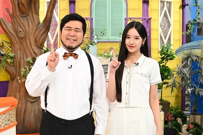 進行を務める（左から）令和ロマン・ケムリ、天翔天音