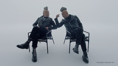 香取慎吾がウド鈴木とともに出演する、「HaRENO」新テレビCM「固定観念を疑う」編より。