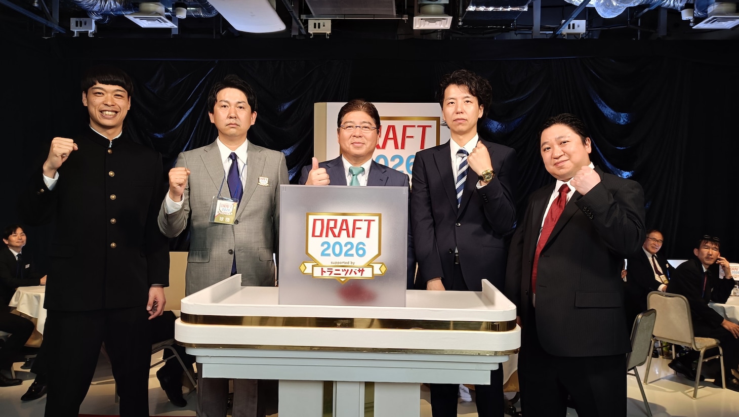 左からバッテリィズ、真中満、ニッポンの社長