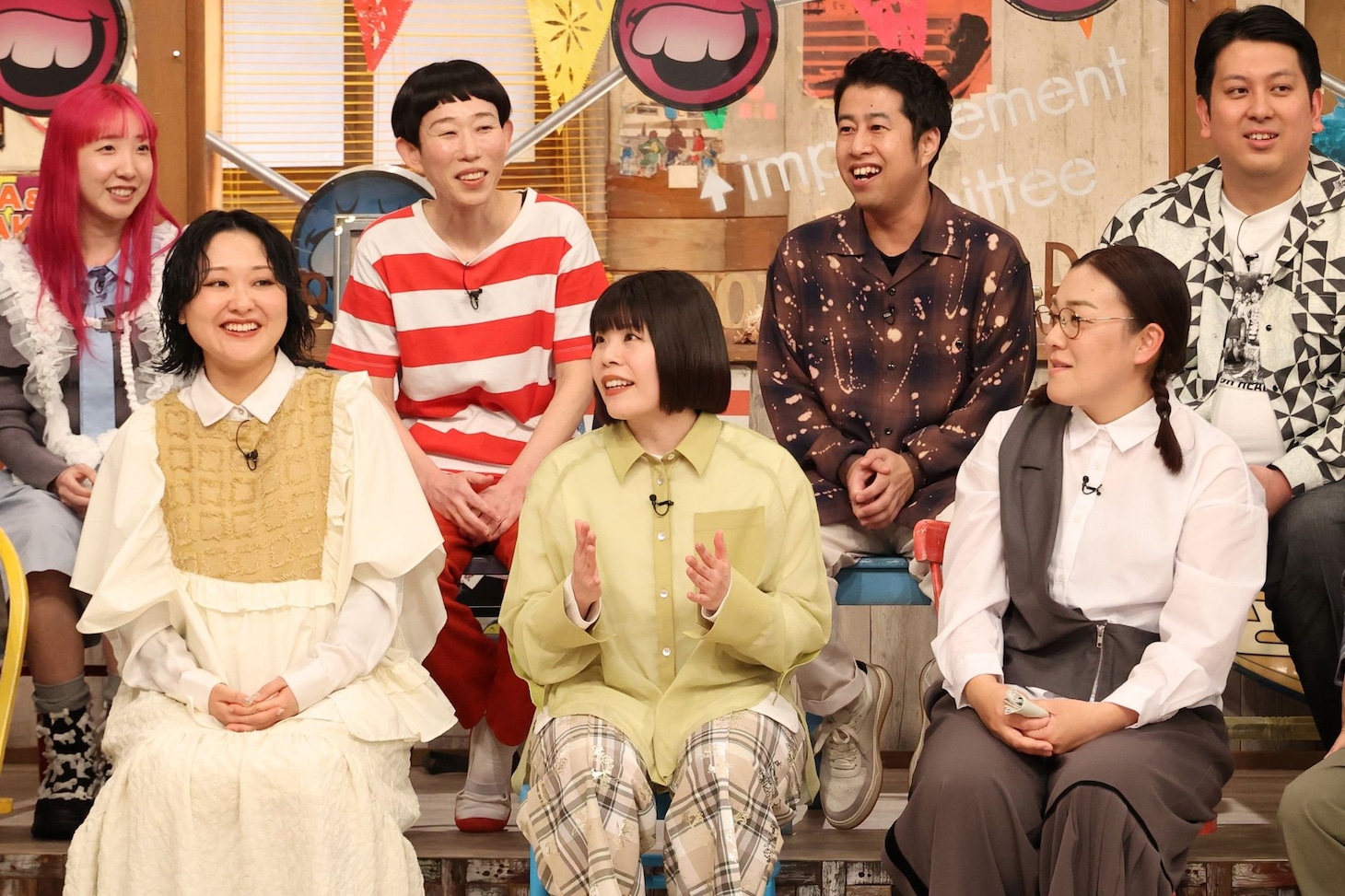 ひな壇の芸人たち