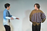 櫻田が一時的に舞台から退いた際、「やっと2人きりになれたね」と森本（左）に呼びかける、お抹茶（右）