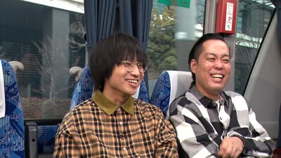 かまいたちがエバースにM-1決勝1本目の心境聞く、町田「母校に垂れ幕見えた」　大喜利カフェも訪問