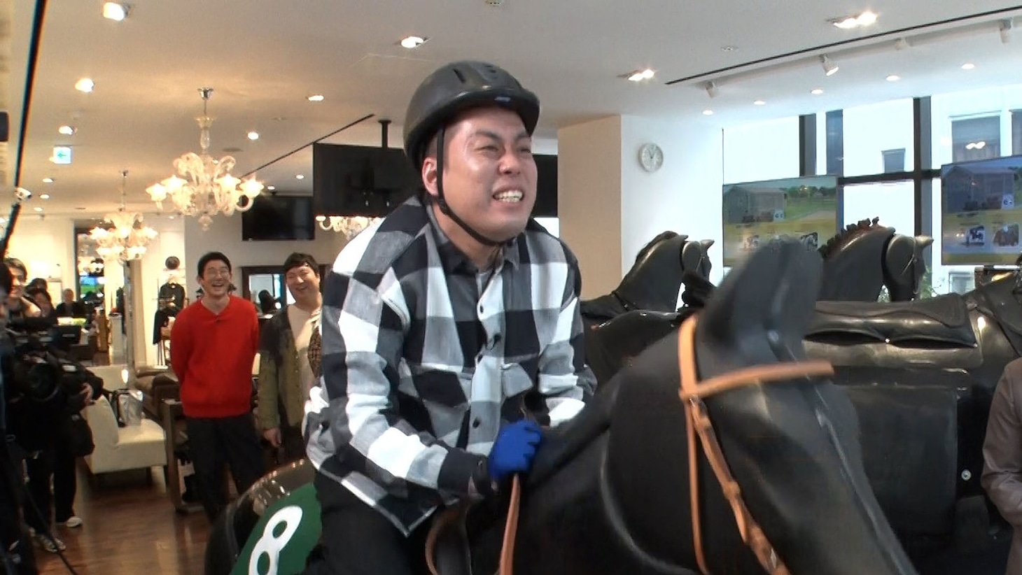 かまいたちがエバースにM-1決勝1本目の心境聞く、町田「母校に垂れ幕見えた」　大喜利カフェも訪問