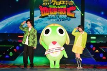 「Rakuten GirlsAward 2026 SPRING/SUMMER」の「ケロロ軍曹」スペシャルステージに登場した霜降り明星・粗品、ケロロ軍曹、あの