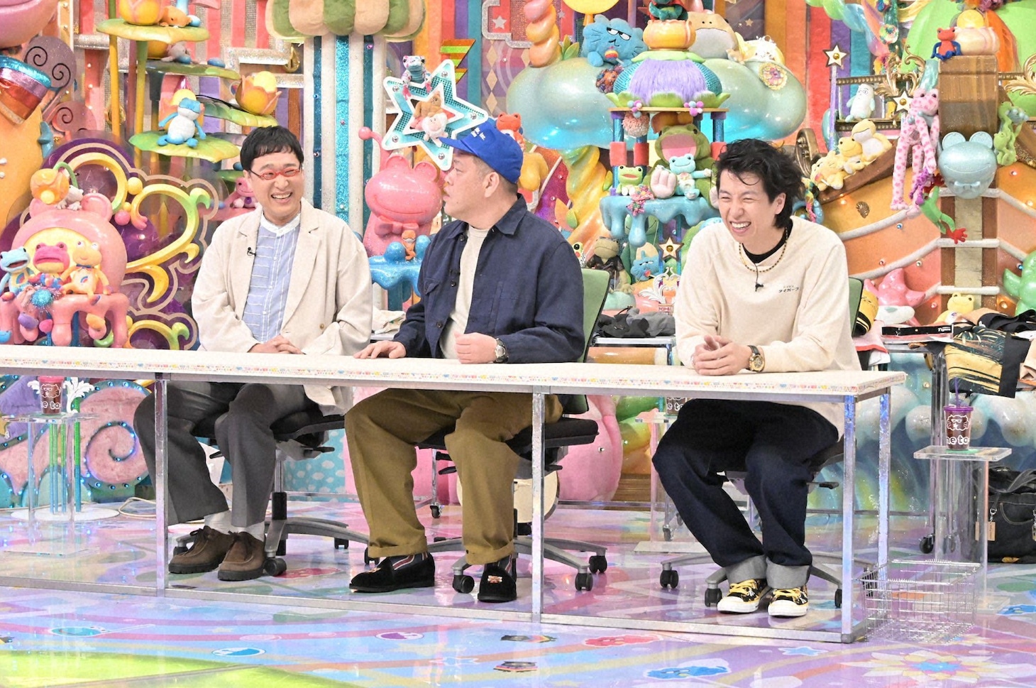 狩野英孝、武器を手に妄想で編み出した技を実演「ついついネットで買っちゃう芸人」