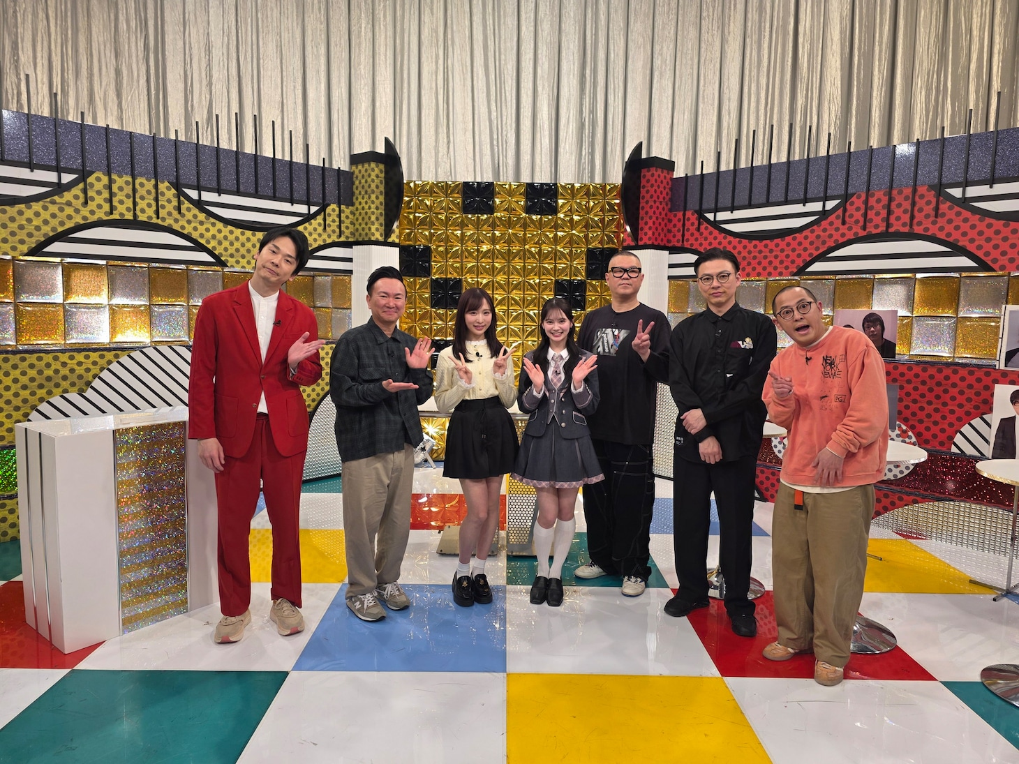 左から、かまいたち、小栗有以、伊藤百花、シソンヌ長谷川、ガクテンソク奥田、ちゃんぴおんず・日本一おもしろい大崎