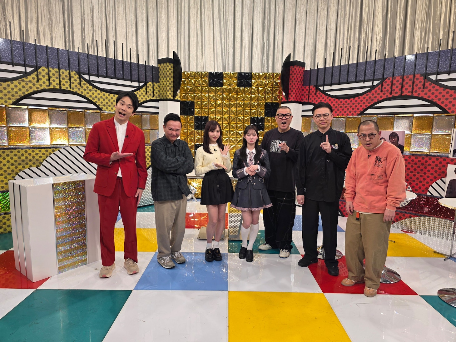 左から、かまいたち、小栗有以、伊藤百花、シソンヌ長谷川、ガクテンソク奥田、ちゃんぴおんず・日本一おもしろい大崎