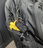 「ヤマゲンデザイン『Prank Permit』タグ＆チャーム」