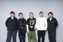 「ハライチのターン」番組本に登場する（左から）宗岡芳樹プロデューサー、ハライチ、構成作家の持ちビルハゲ太郎、宮嵜守史