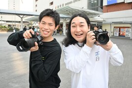 かが屋がお互いを撮り合うロケ特番「かが屋スナップ」静岡を巡りながら