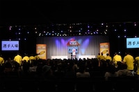 入場する出場者たち