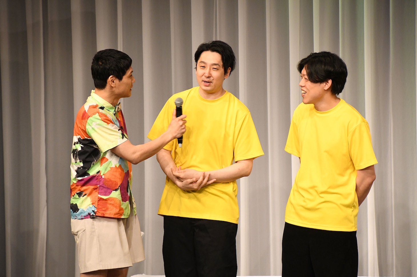 滝音に「明るく楽しくをモットーに2人は？」とインタビューするもう中学生