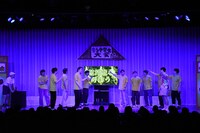 停電した設定のはずが、モニターや照明が付いていることに疑問を持つ出場者たち