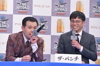 マイクの持ち方が特殊なザ・パンチ・パンチ浜崎（左）