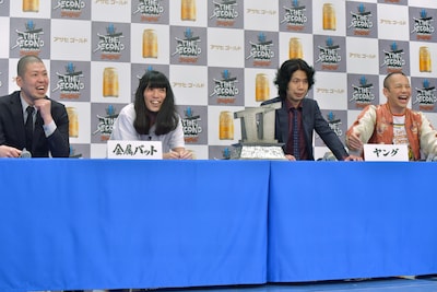 第1試合で対決する（左から）金属バット、ヤング