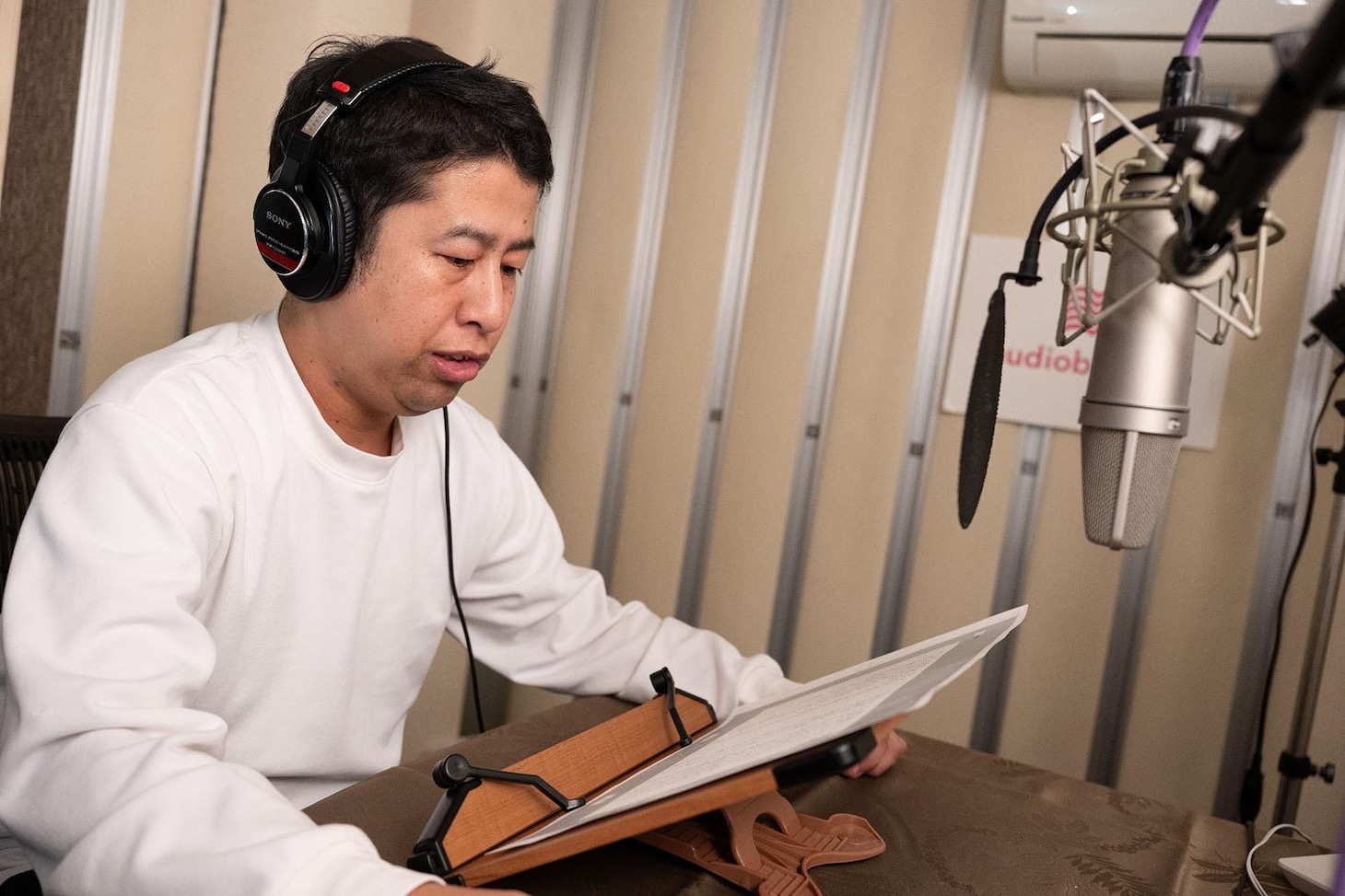 オーディオブック収録中のウエストランド井口