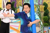 ダイアン津田と、令和ロマン・ケムリ（後方）