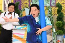 ダイアン津田と、令和ロマン・ケムリ（後方）