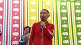 デビュー曲「ワイワイわっしょい」を練習するかまいたち山内