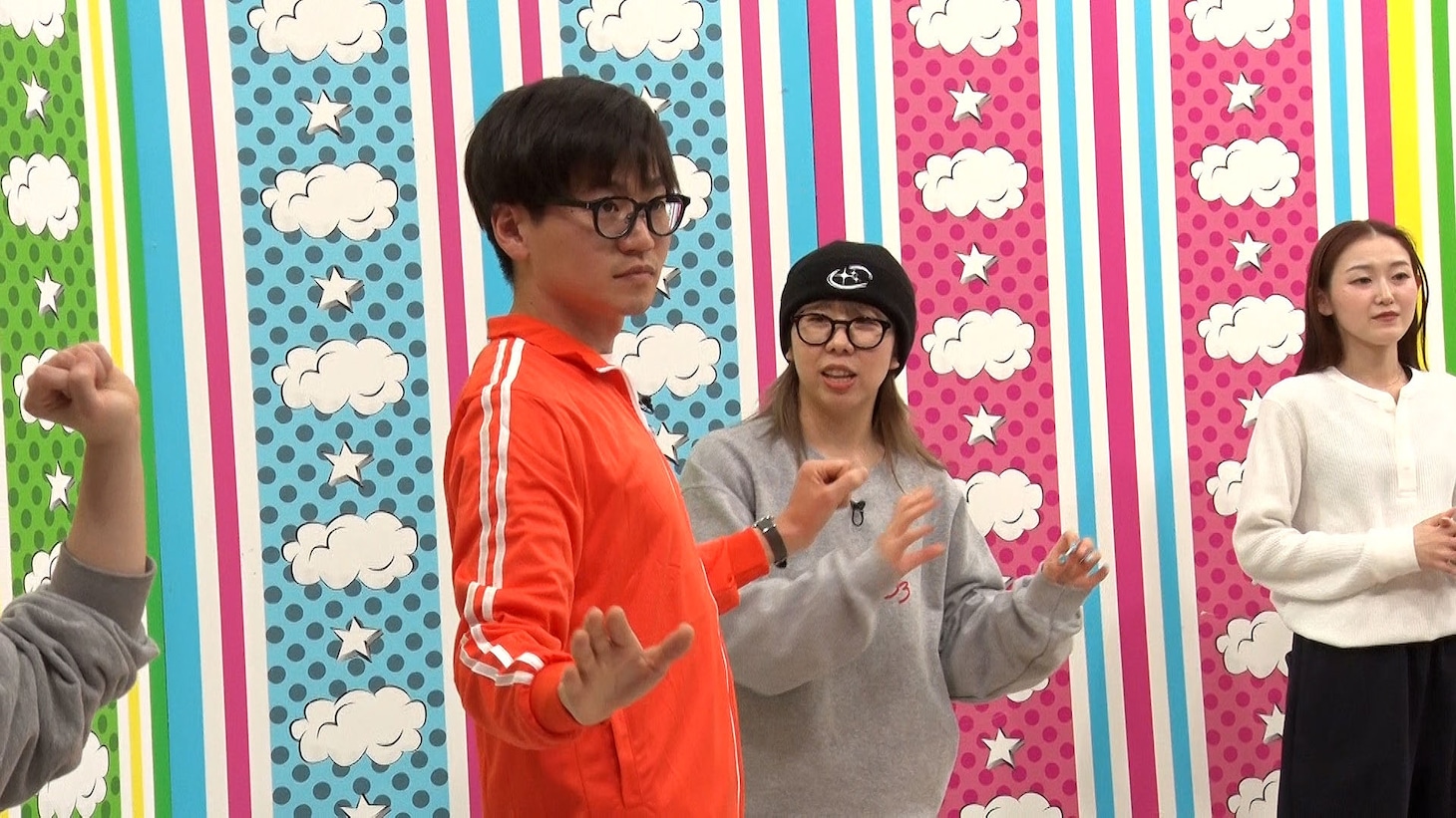 「ワイワイわっしょい」の振り付けを練習する東京ホテイソンたける