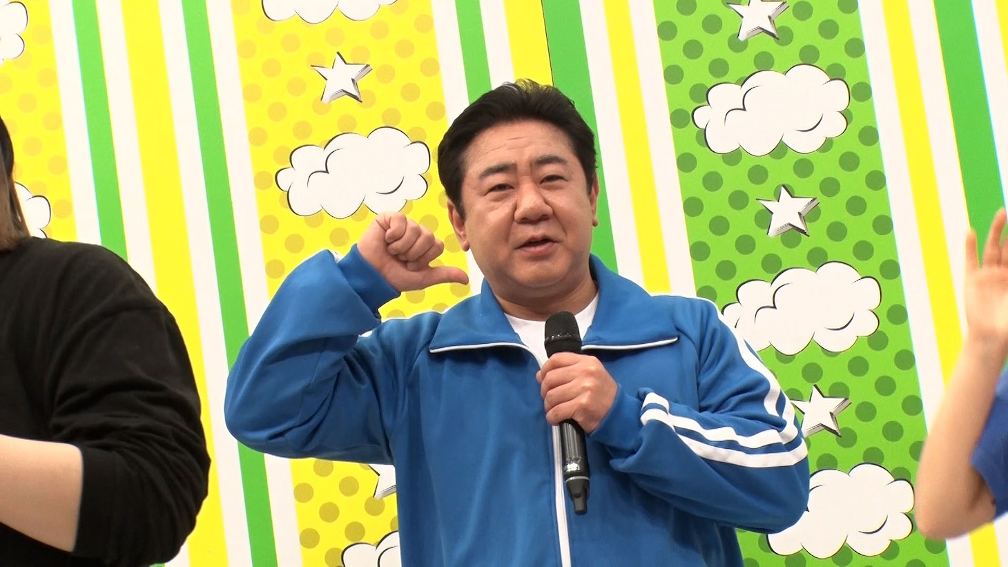 「ワイワイわっしょい」の振り付けを練習する錦鯉・渡辺