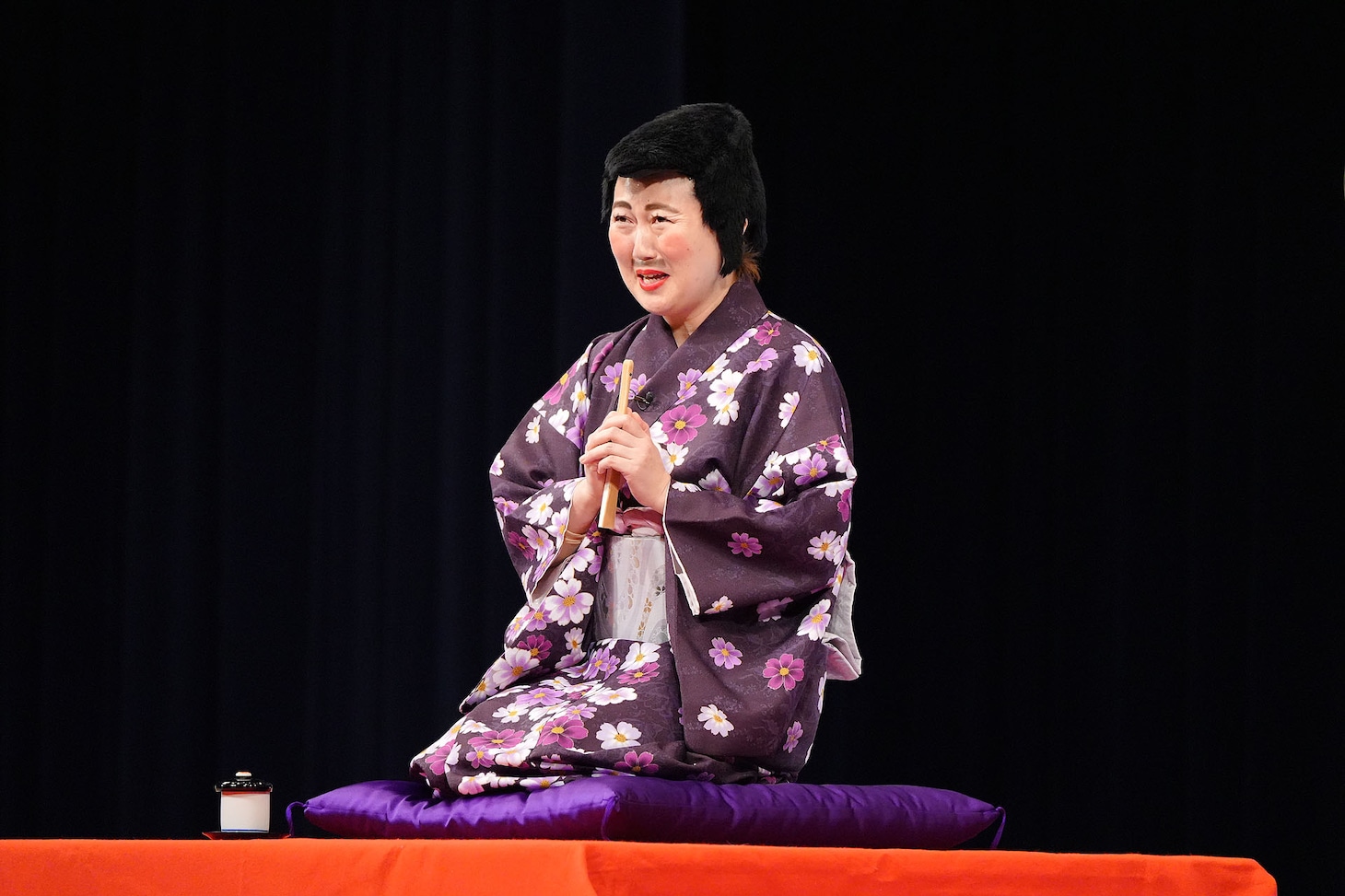 落語を披露するあぁ～しらき（写真提供：テレビ朝日）