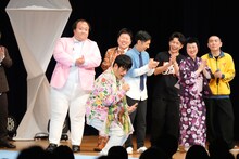 エンディングを誰よりも盛り上げるクリス松村（写真提供：テレビ朝日）