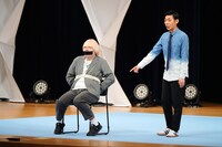 ステージ中央に置きっぱなしにされている真空ジェシカ・ガク（写真提供：テレビ朝日）