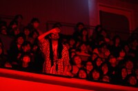 2階席にもやってきた真空ジェシカ川北（写真提供：テレビ朝日）