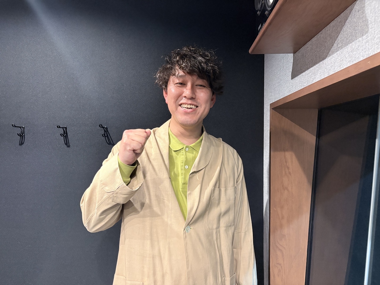 「MUSIC LAUGH MIX」で5月度のセレクターを務めるオズワルド畠中