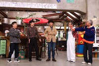 左から、ナインティナイン岡村、たくろう、間寛平、村上ショージ