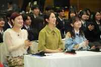 「ハイスクール大喜利」審査員の（左から）村上佳菜子、堀田茜、影山優佳