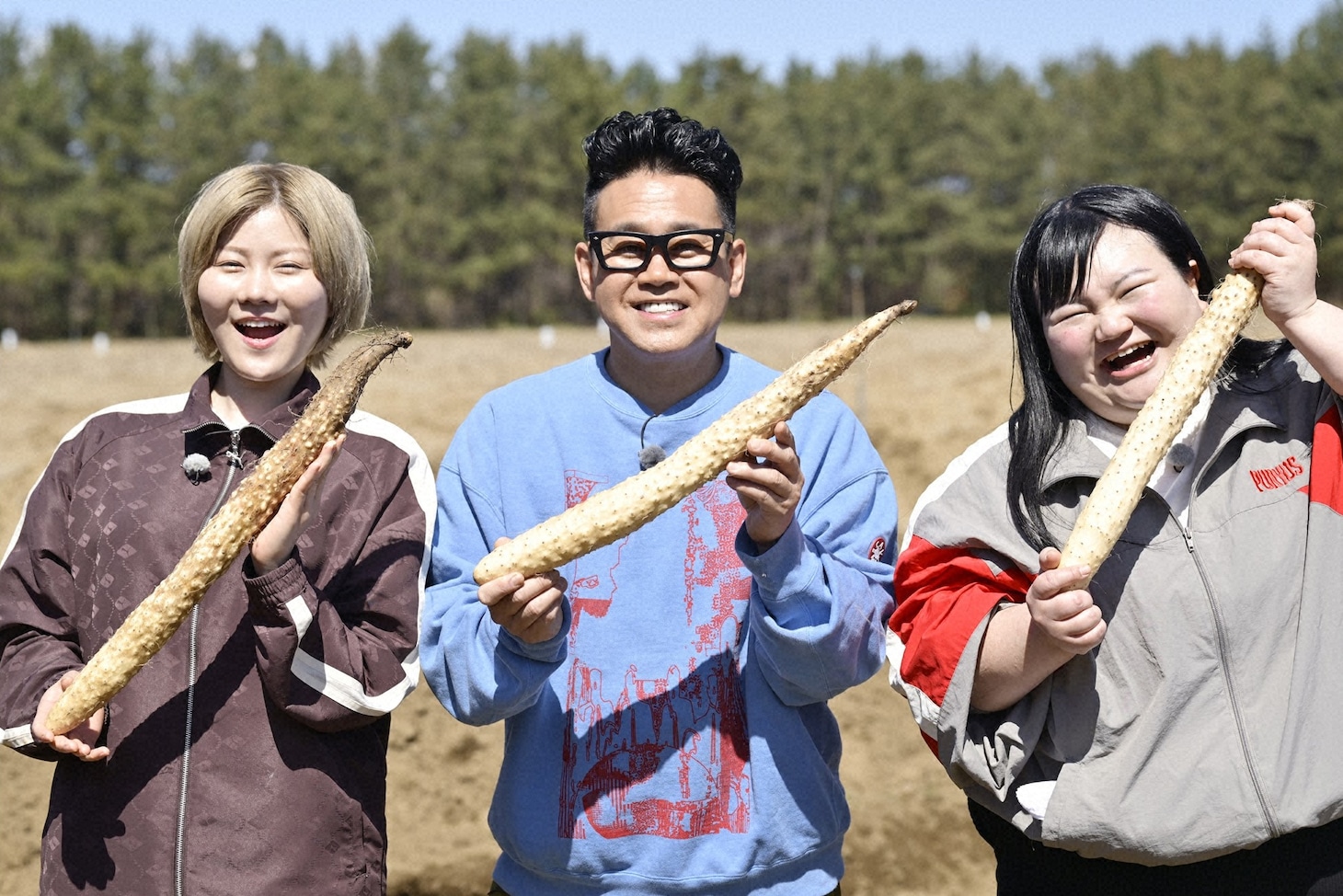 左からオダウエダ小田、宮川大輔、オダウエダ植田