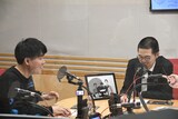 トンツカタンの在りし日の写真を持参する元トンツカタン櫻田佑