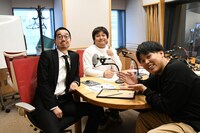 ゲストの元トンツカタン櫻田佑（左）とダブルヒガシ
