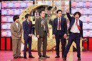 ユニット漫才を披露するエバースとや団