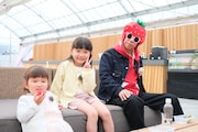 バイきんぐ小峠、ののかちゃんと「ホテル三日月」で遊ぶ　妹・ひーちゃん3歳も合流