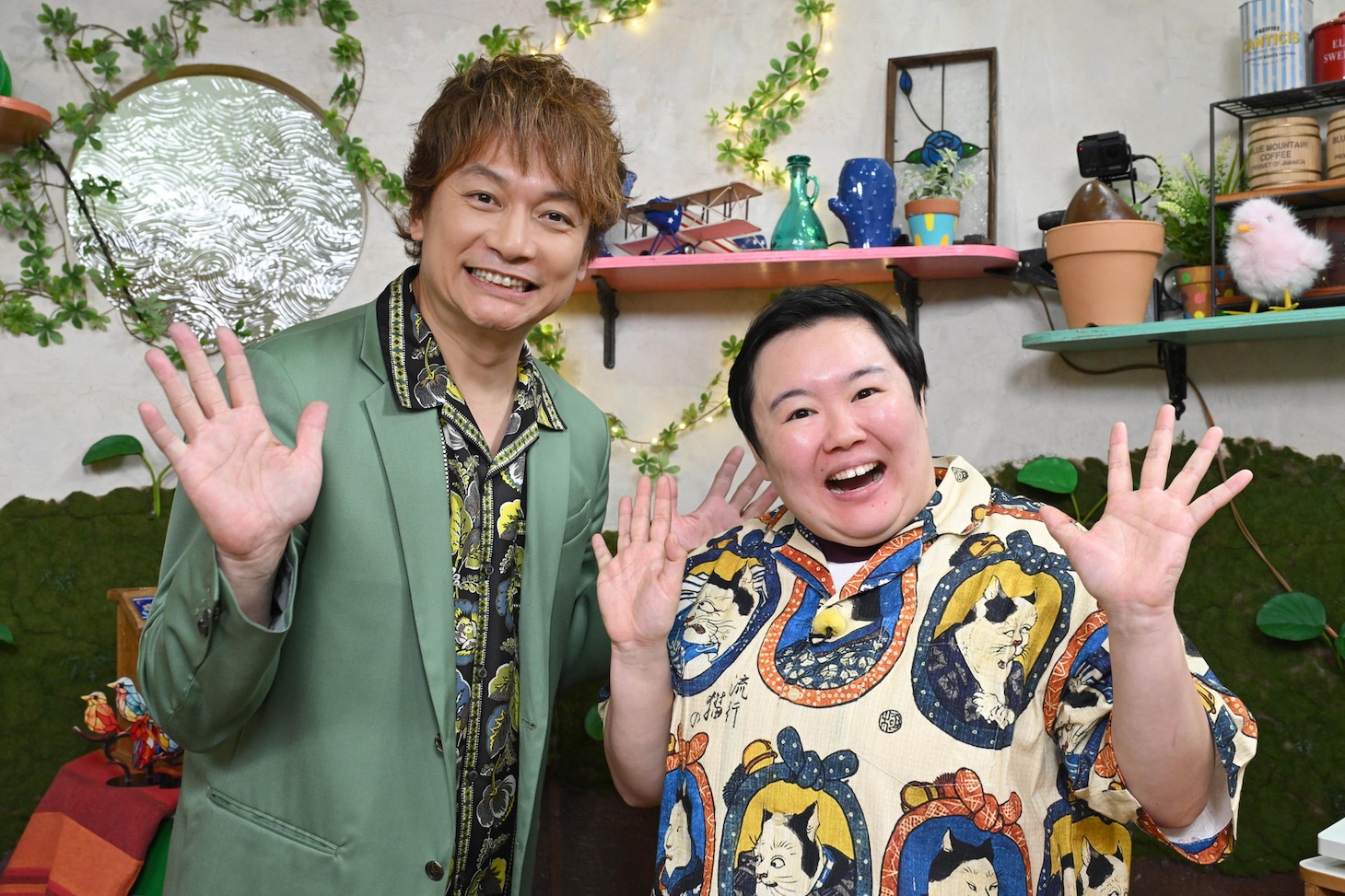 左から香取慎吾、やす子