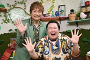 左から香取慎吾、やす子