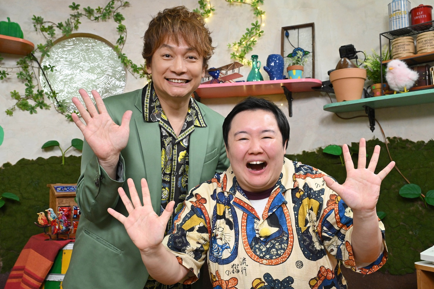 左から香取慎吾、やす子