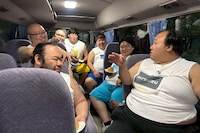 ロケバスで和むヘビーズたち