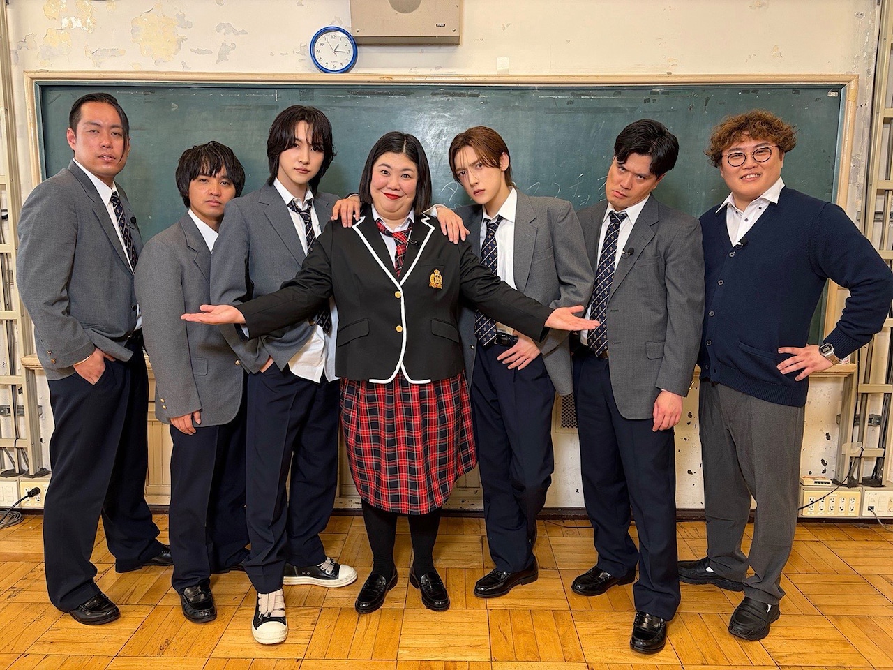 「熊プロのイケメロパラダイス」に出演する紅しょうが・熊元プロレス（中央）と、左から、エバース、ROIROM、マユリカ