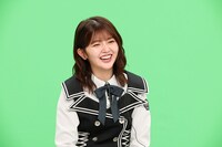 衝撃映像を鑑賞する山下葉留花（日向坂46）