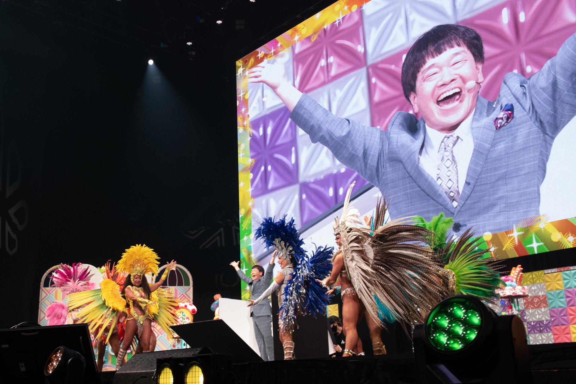 「アメトーーク！初アリーナLIVE」8千人を前に名物企画続々　蛍原徹「すごいことになってる！」