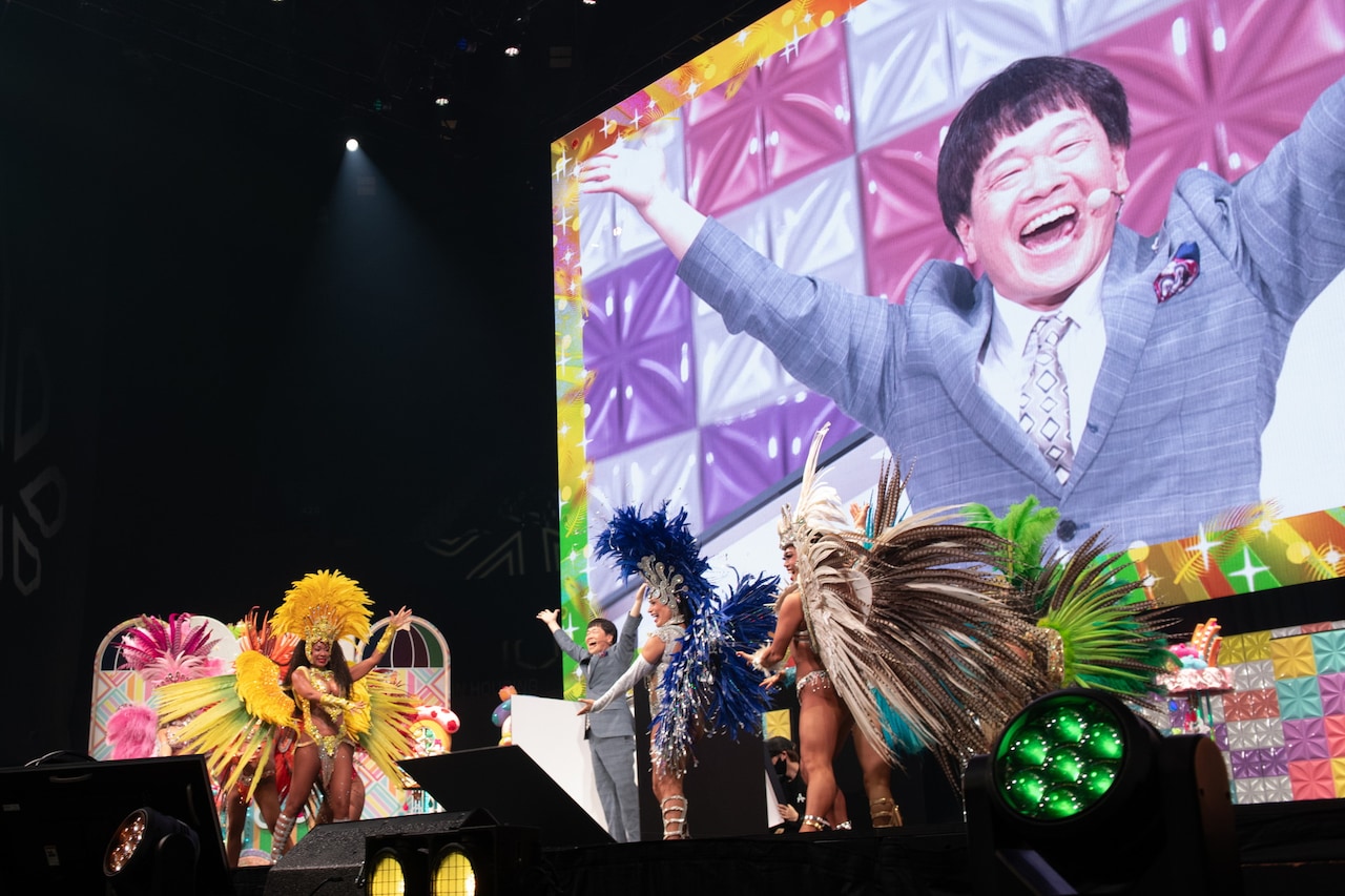「アメトーーク！初アリーナLIVE 来ないなんてありえなーーい2026」のオープニングにMCの蛍原徹が登場した場面