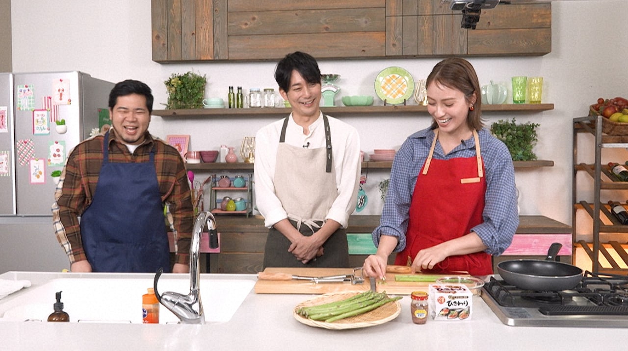 「フィーリンきっちん」に出演する（左から）令和ロマン・ケムリ、平岡祐太、滝沢カレン